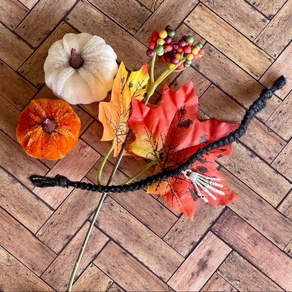 Handmade black hemp knot bracelet w/silver tone skeleton hand charm - Picture 2 of 7